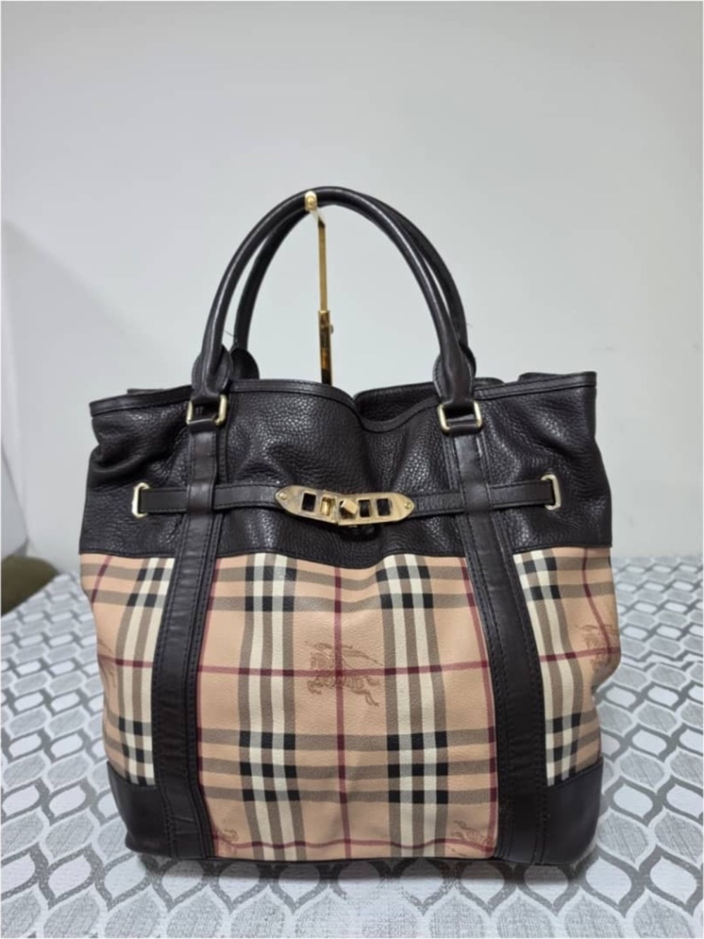 Authentic BURBERRY Haymarket Check Coated Canvas Belted Tote Bag Brown/Beige